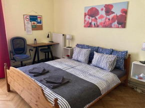 Poppy Flower Apartment